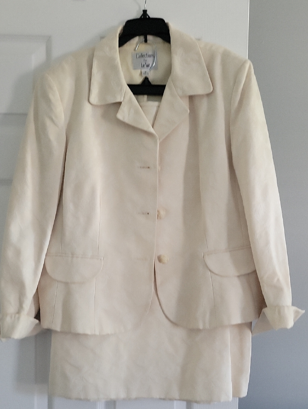 Le Suit Cream Women's Blazer Jacket